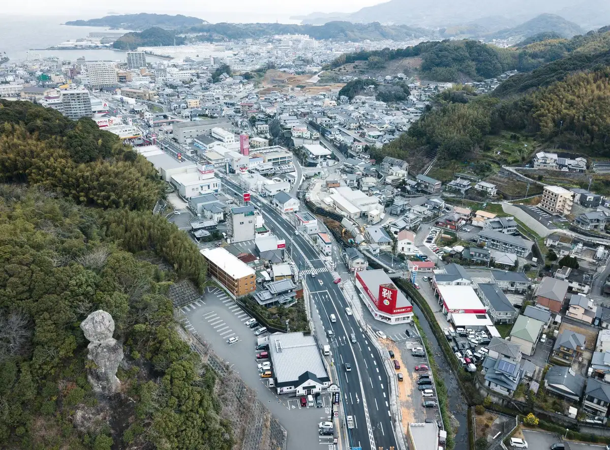 Aerial view of a town and main road spreading along a mountain slope